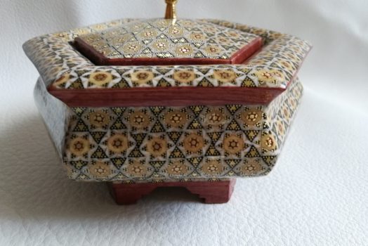 http://www.galerie-shirazi.com/wp-content/uploads/2019/11/Boite-marqueterie-Galerie-Shirazi-Pau-J5-524x350.jpg