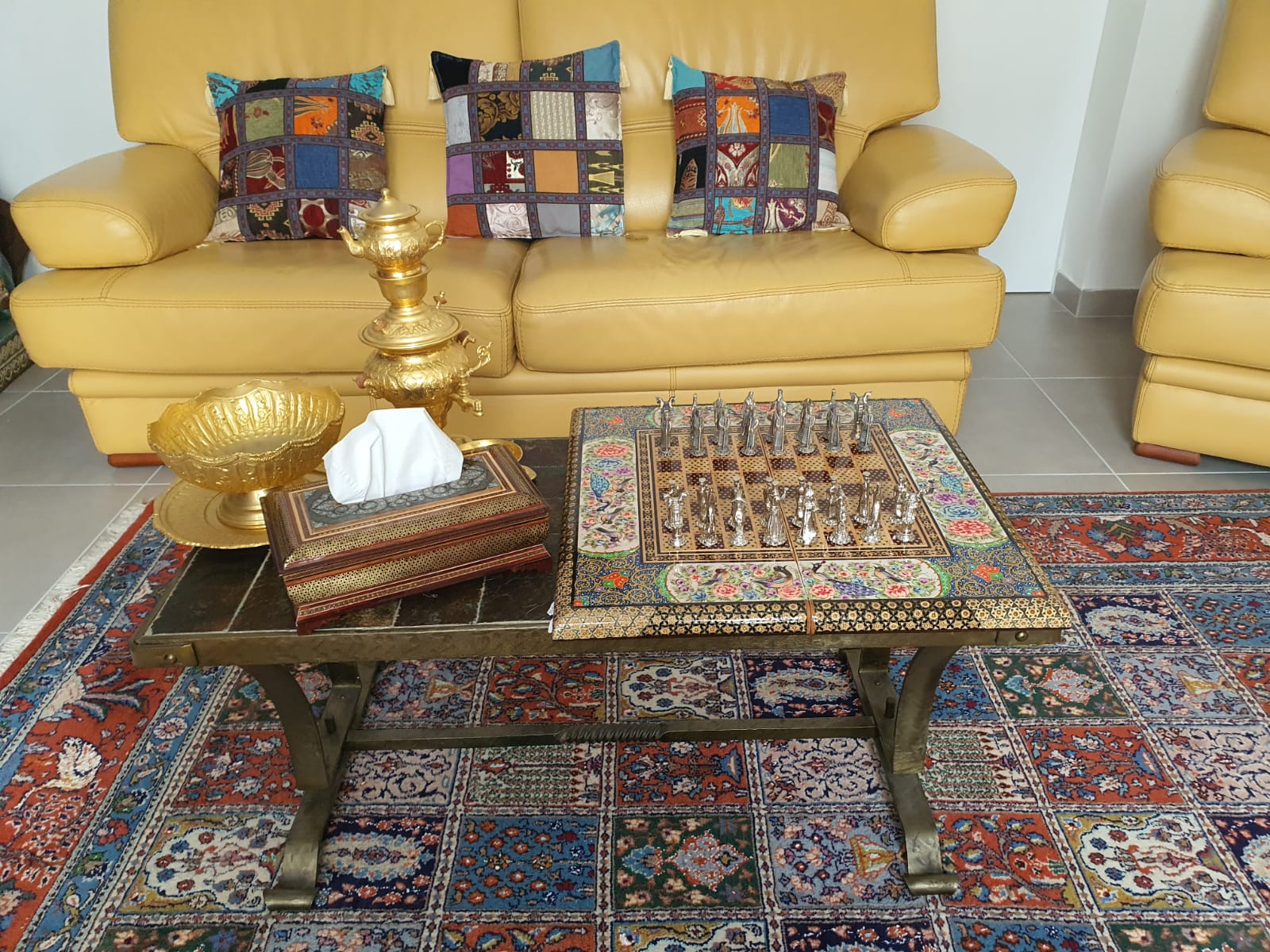 //www.galerie-shirazi.com/wp-content/uploads/2021/05/Galerie-Shirazi_Pau_jeu-déchecs-persan.jpeg